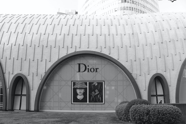 DIOR