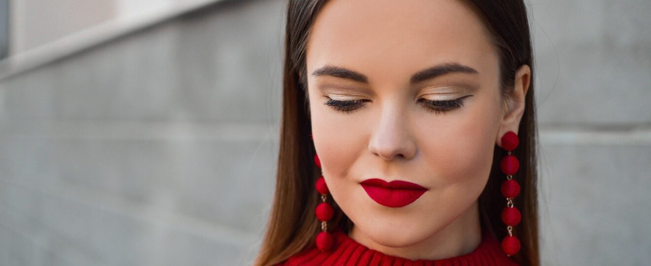 Red Dress Makeup Ideas & Hairstyling Tips for Perfect Look