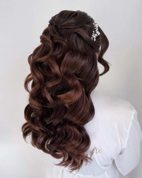 Hollywood Waves hairstyle